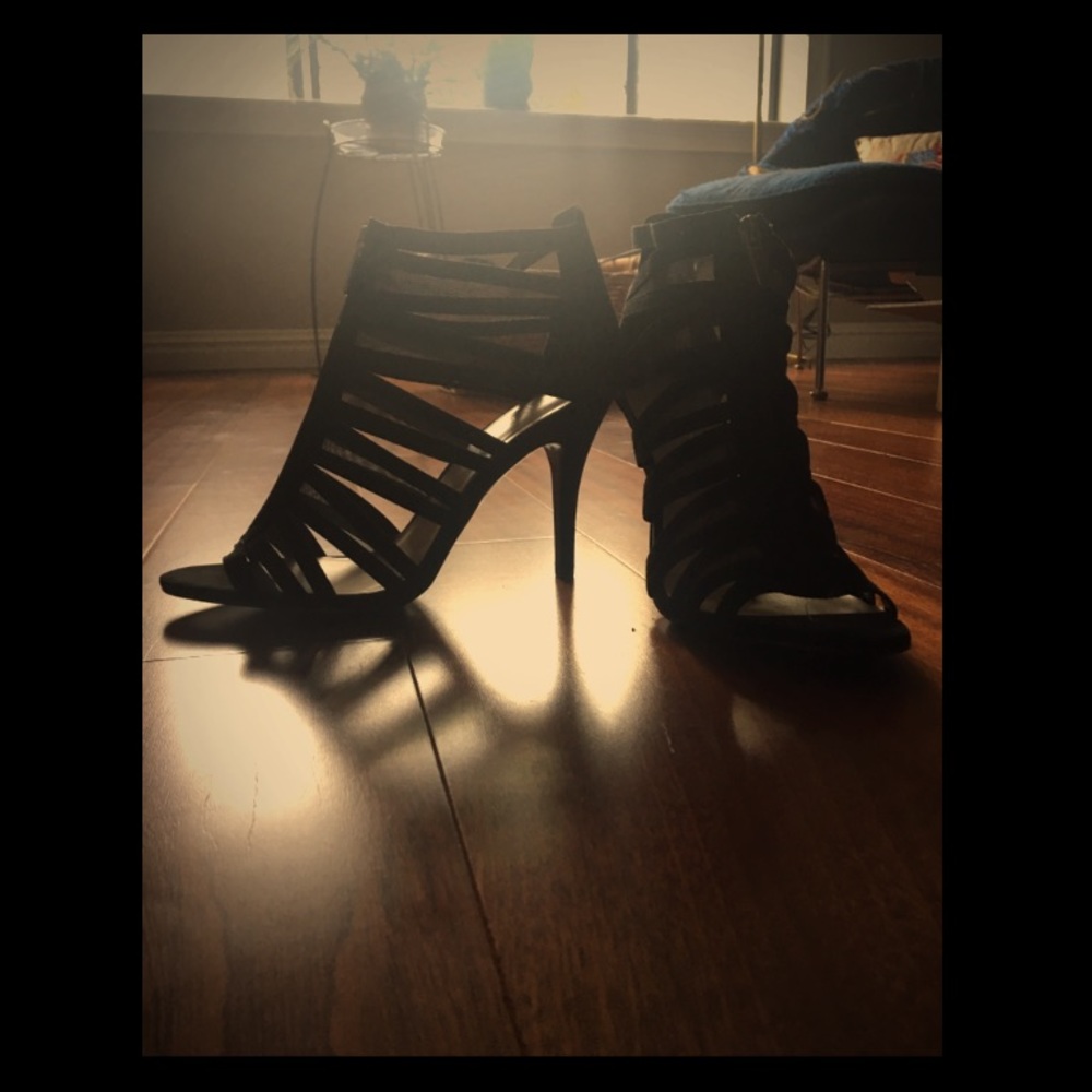 Nine West black strappy heels
